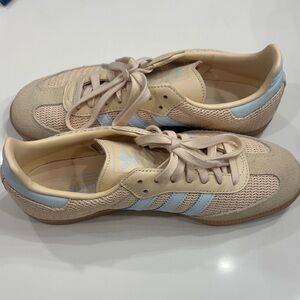 adidas Women's Sneakers in Beige and Light Blue Samba